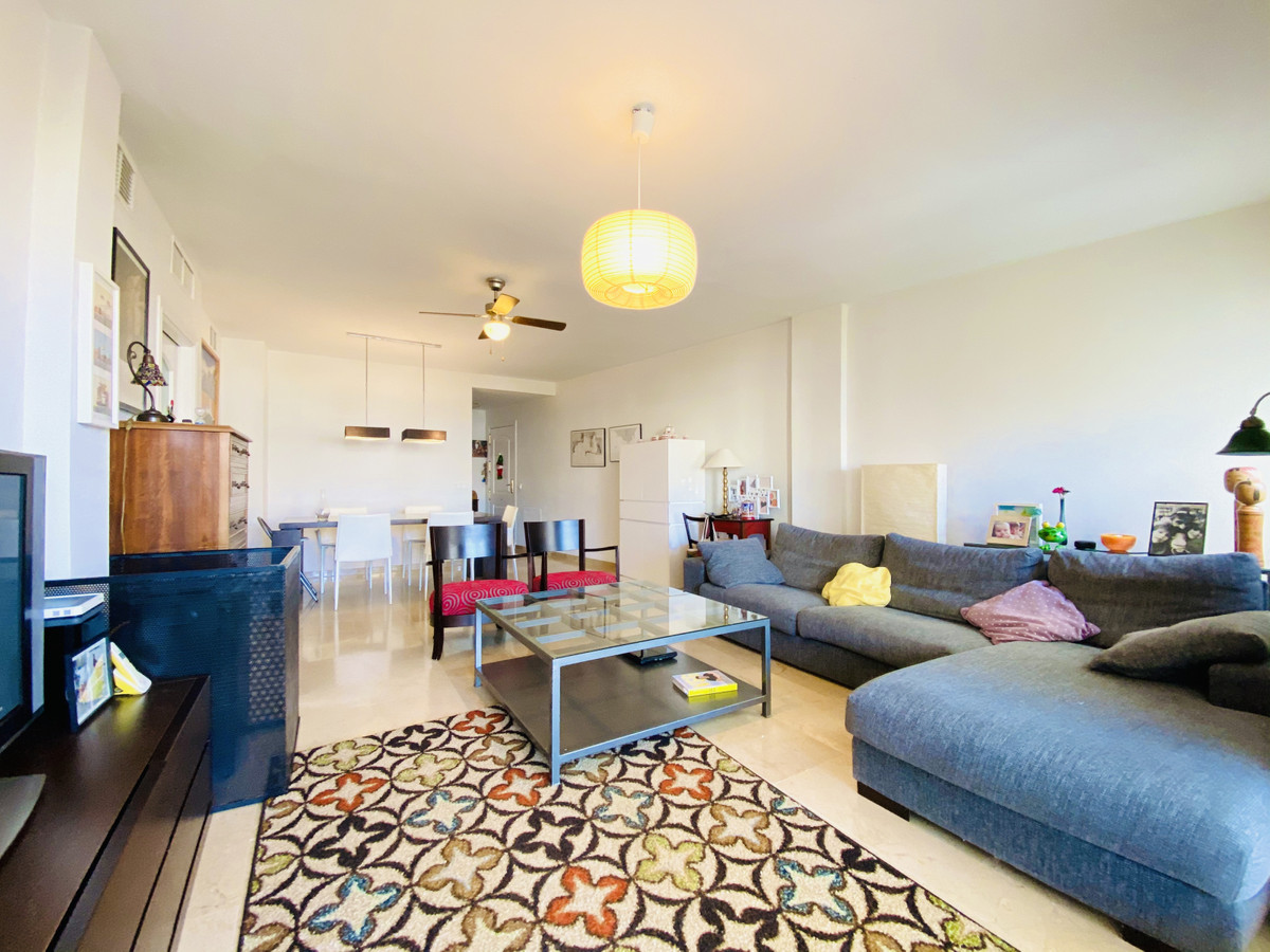 3 Bedroom Middle Floor Apartment For Sale La Duquesa, Costa del Sol - HP4420207