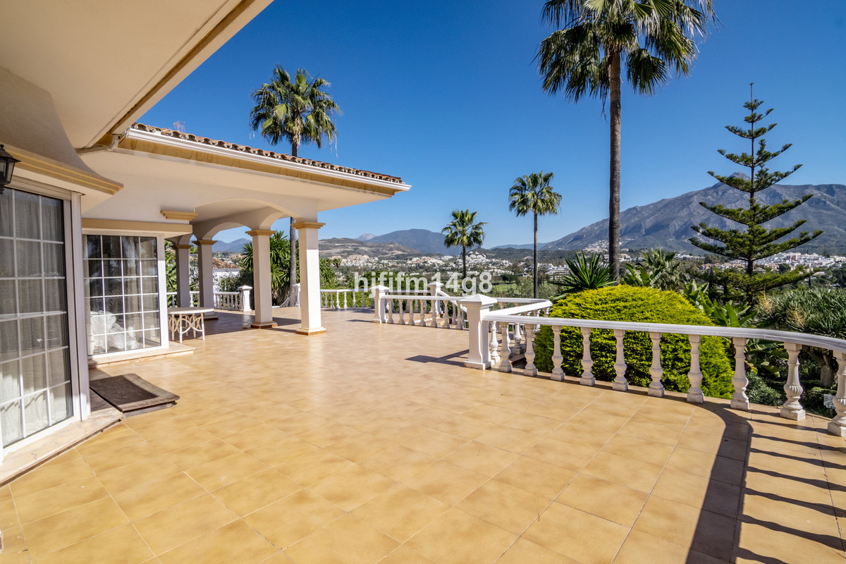 Villa te koop in Las Brisas R4306483