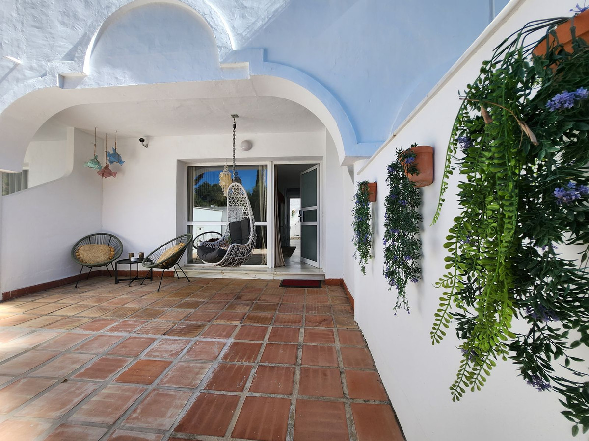 2 Bedroom Semi-Detached House For Sale Hacienda Las Chapas, Costa del Sol - HP4296595