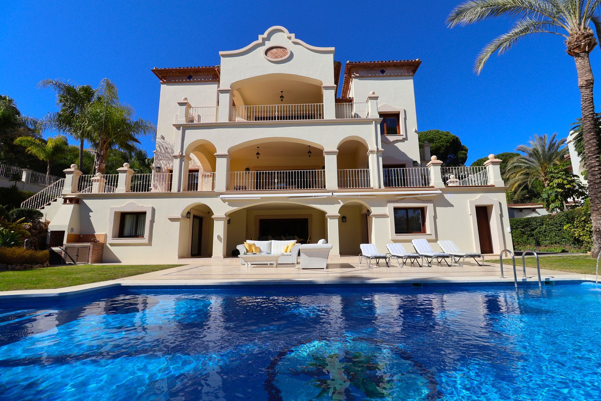 Villa te koop in Los Arqueros R4236001