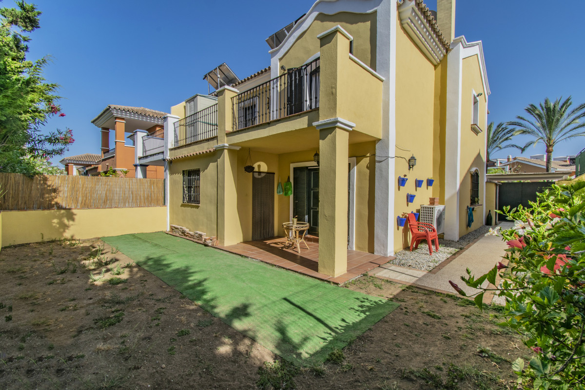 						Villa  Pareada
													en venta 
																			 en Guadalmina Alta
					