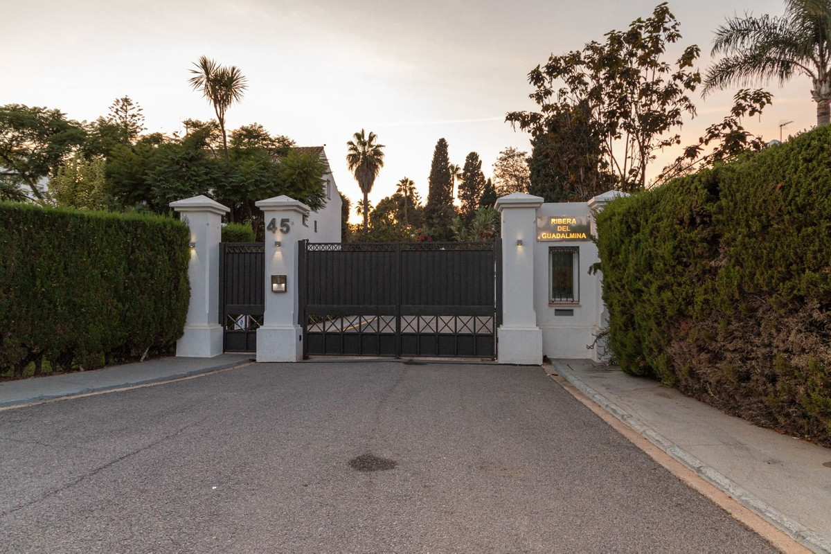 						Villa  Semi Detached
													for sale 
																			 in Guadalmina Baja
					