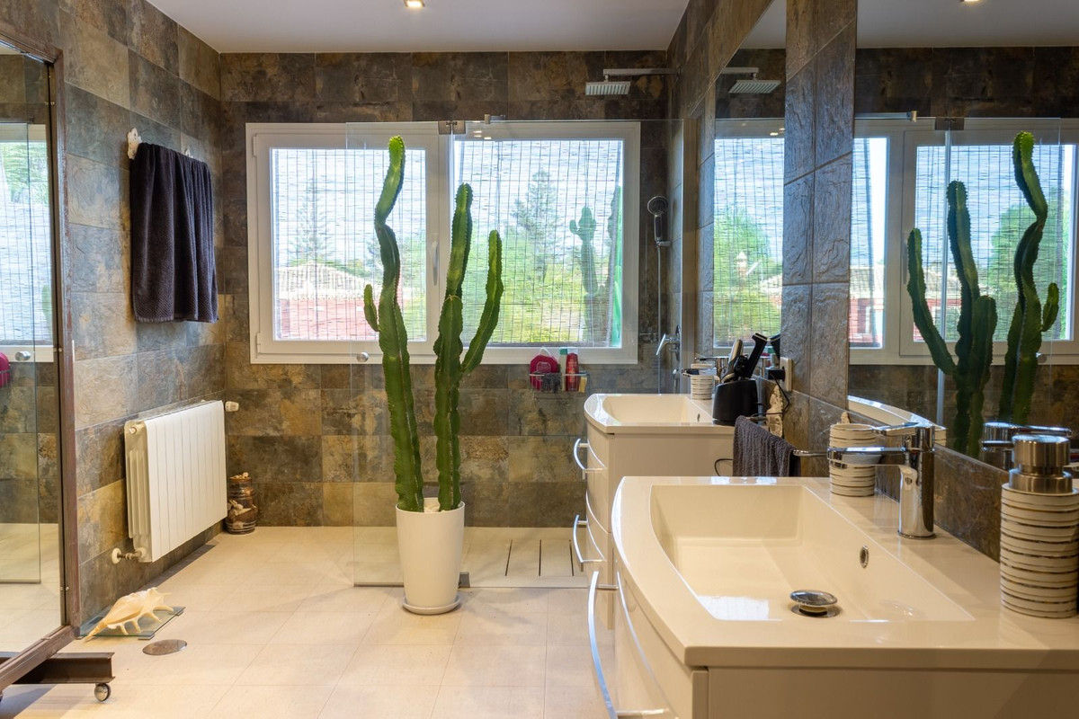 4 Bedroom Semi Detached Villa For Sale Guadalmina Baja