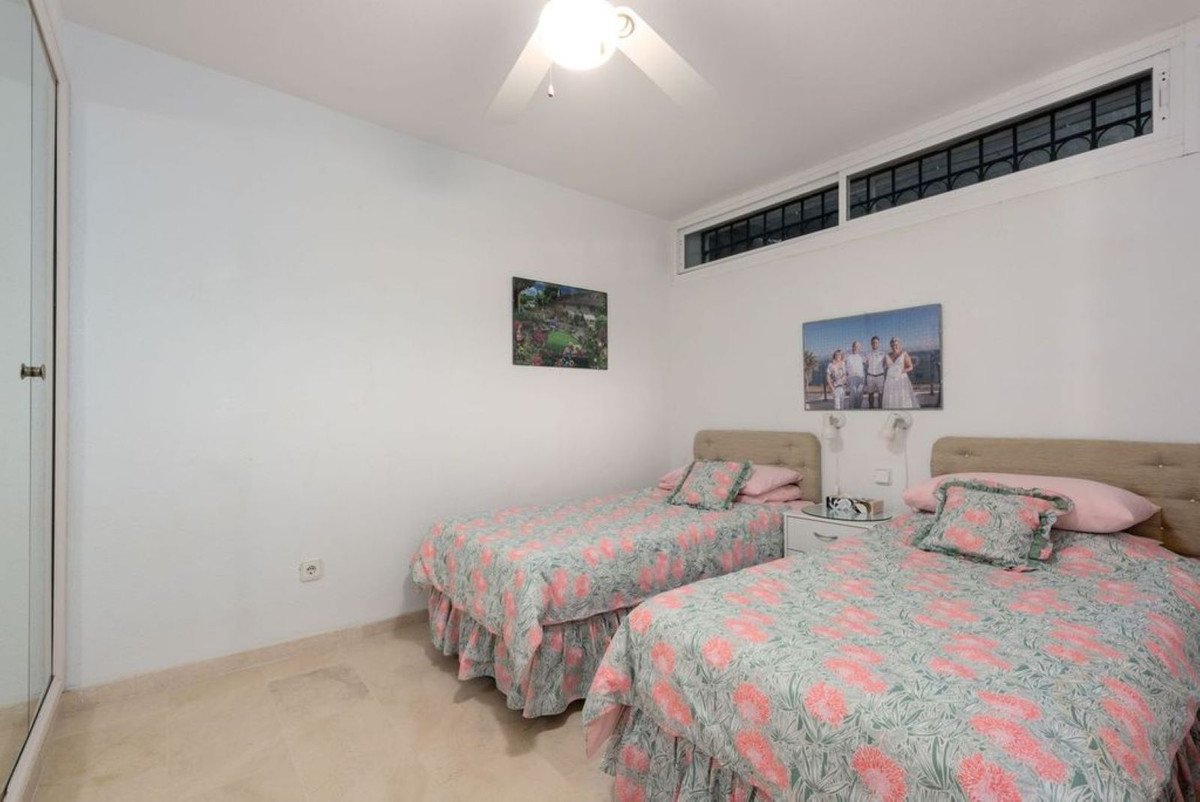 Villa con 3 Dormitorios en Venta Calahonda