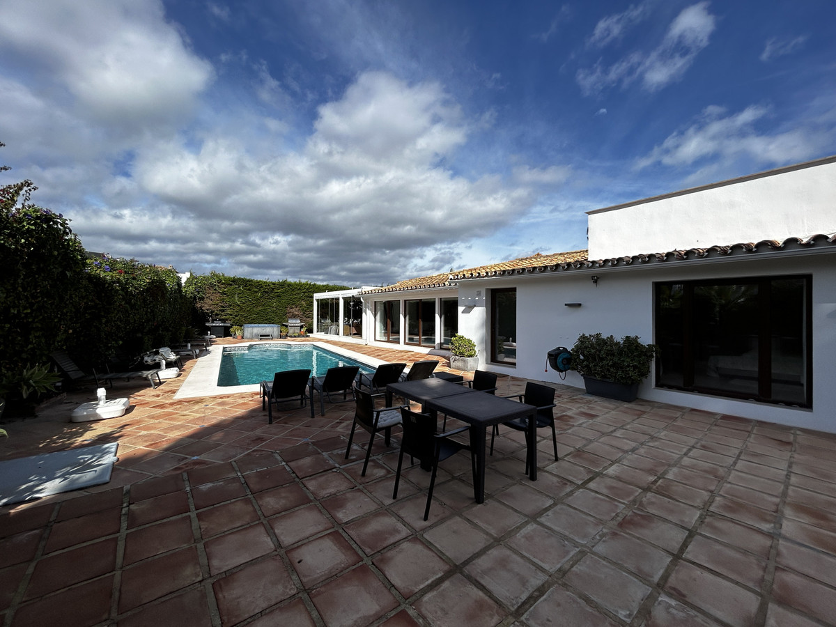 Villa te koop in San Pedro de Alcántara R4395400