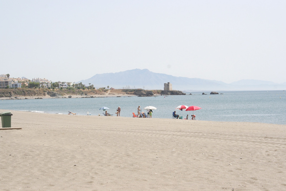 Unifamiliar Pareada en Casares Playa, Costa del Sol
