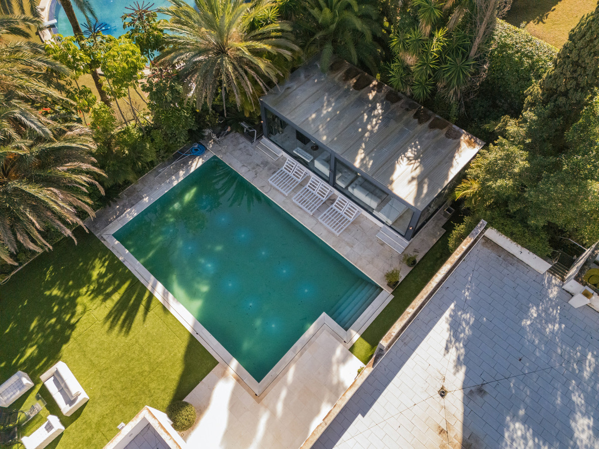 Villa te koop in Nueva Andalucía R4639285