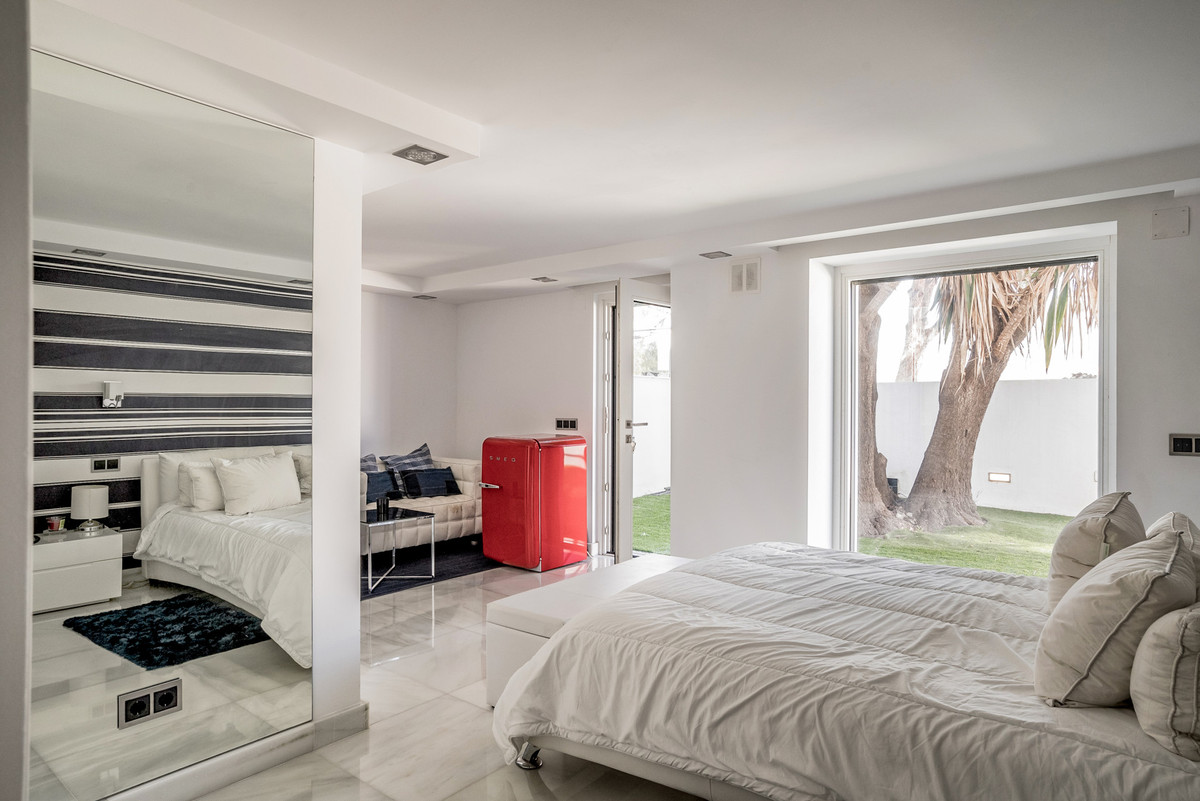 Villa con 9 Dormitorios en Venta Nueva Andalucía