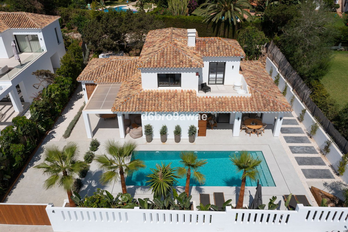 Detached Villa for sale in Marbesa, Costa del Sol