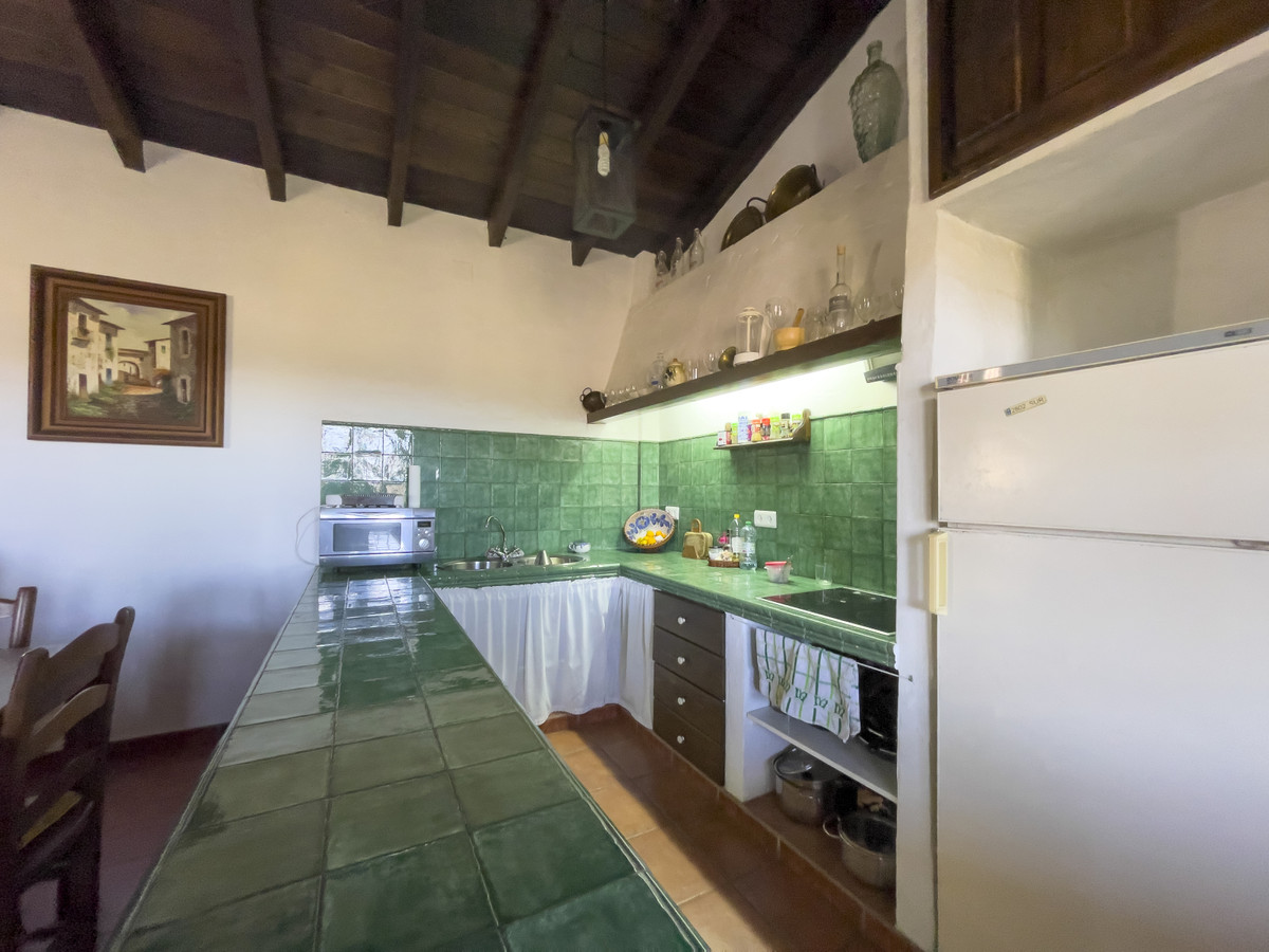 Detached property with stunning views set in the heart of the countryside of Barranco del Sol, approximately 20 minutes from the town of Almogia.