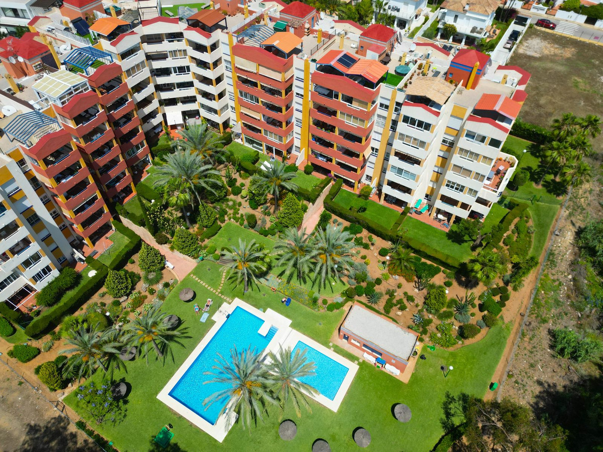 Middle Floor Apartment for sale in Atalaya R4329925