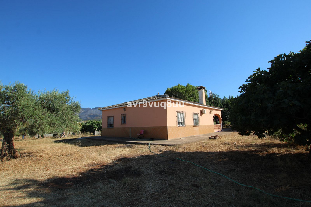 Gård/hus på landet Til salg i Alhaurín el Grande R4102438