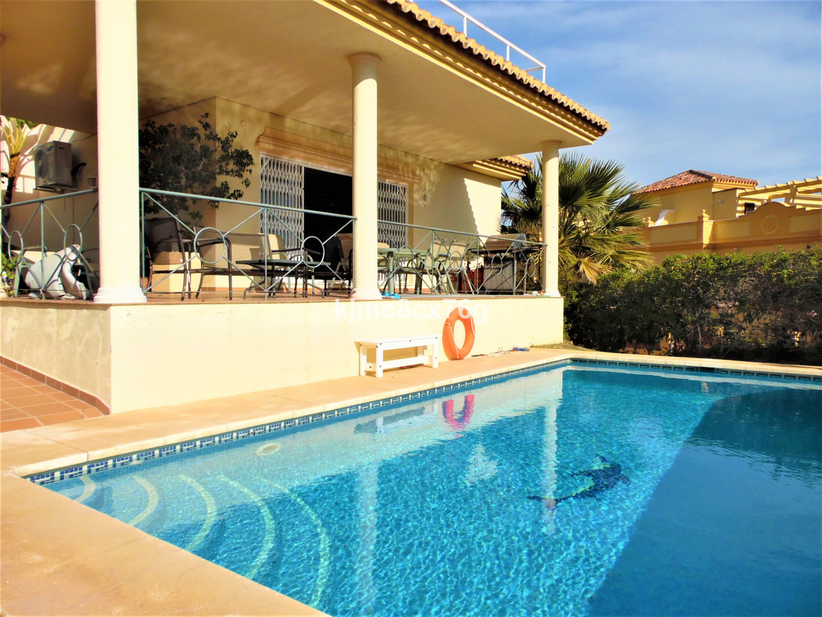 						Villa  Detached
													for sale 
																			 in Riviera del Sol
					
