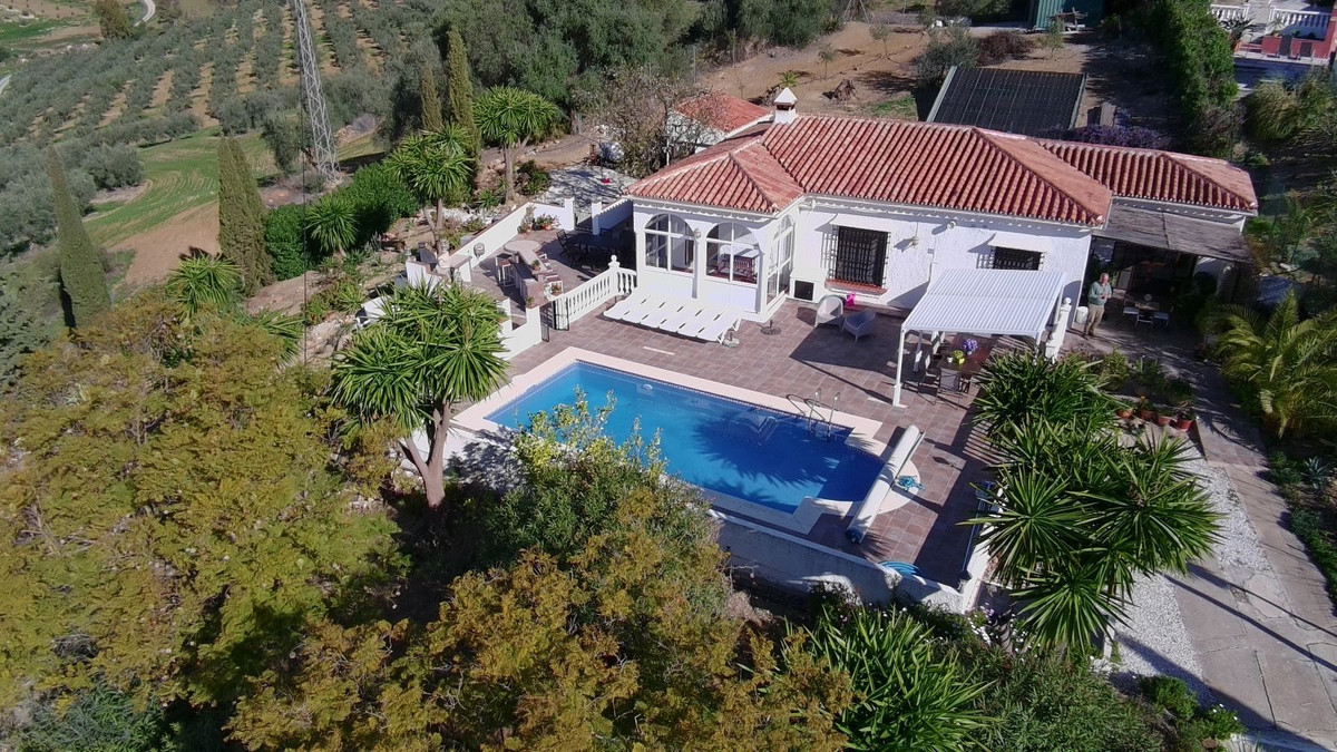 						Villa  Detached
													for sale 
																			 in Almogía
					