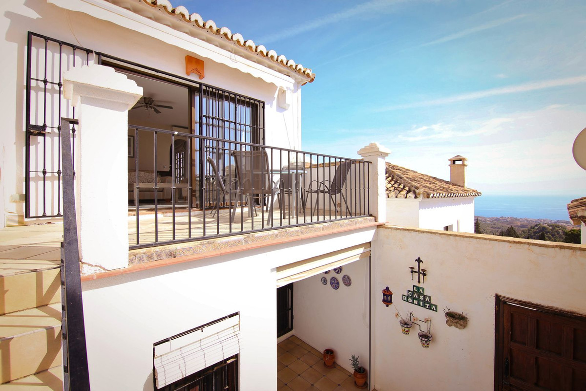 SEMI-DETACHED HOUSE IN MIJAS PUEBLO!

This classic andalusian house can be found in one of the most , Spain