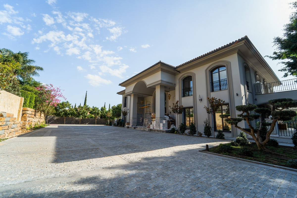 Detached Villa for sale in Marbella R4239523
