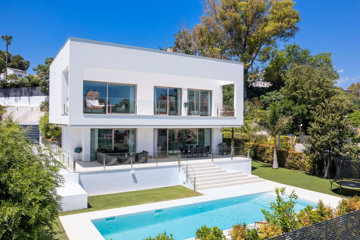 Villa in Guadalmina Baja, Costa del Sol, Málaga on Costa del Sol En venta