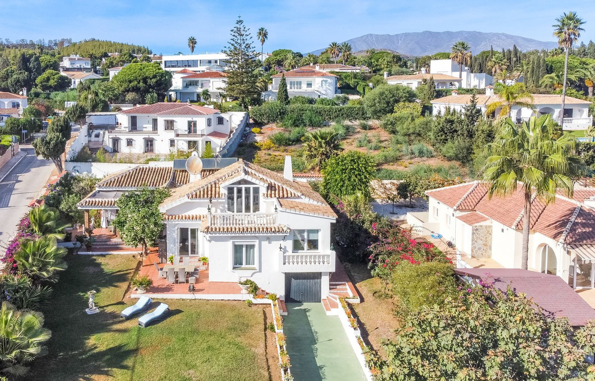 						Villa  Detached
													for sale 
																			 in El Chaparral
					