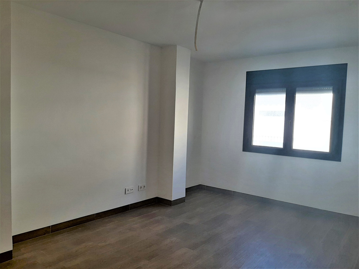Apartment Middle Floor in Estepona, Costa del Sol
