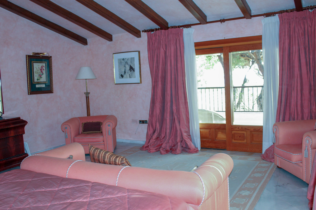 Villa con 6 Dormitorios en Venta Cabopino
