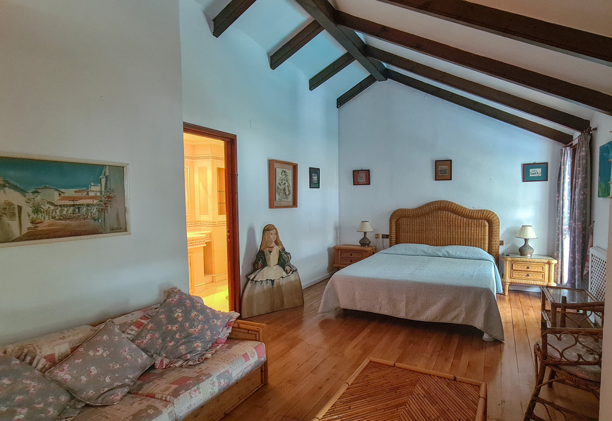 Villa con 6 Dormitorios en Venta Cabopino