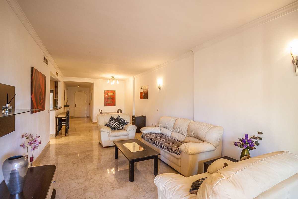 2 bedroom Apartment For Sale in Elviria, Málaga