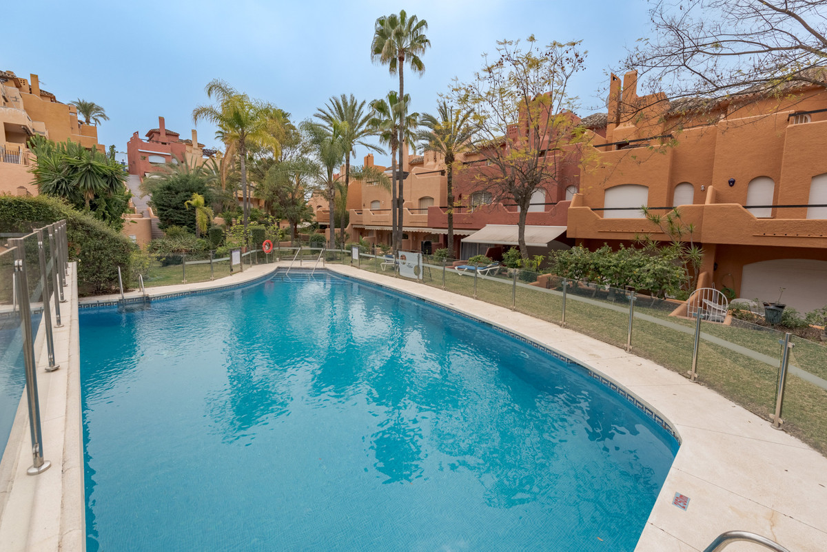 2 Bedroom Townhouse for sale Nueva Andalucía