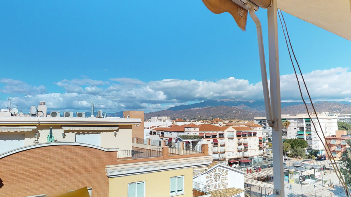 This spacious apartment of 123m2 is located in the heart of Torre del Mar. Just a 3-minute walk away, Spain