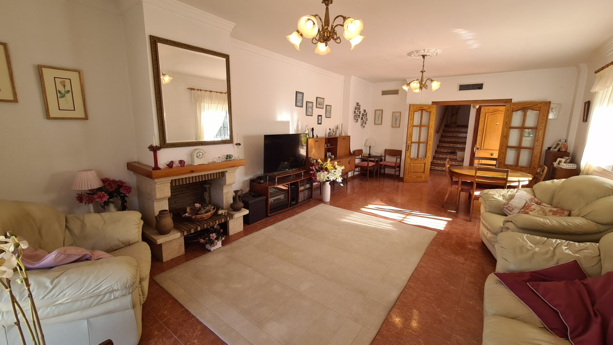 Villa te koop in Alhaurín de la Torre R3976471