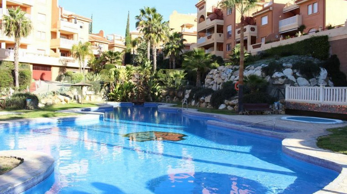 2 Bedroom Middle Floor Apartment For Sale Reserva de Marbella, Costa del Sol - HP3770977