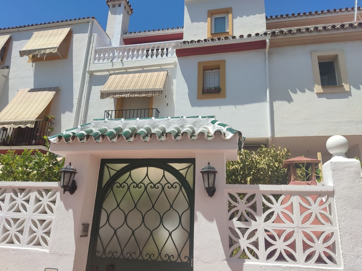 6 bedroom townhouse for sale marbella