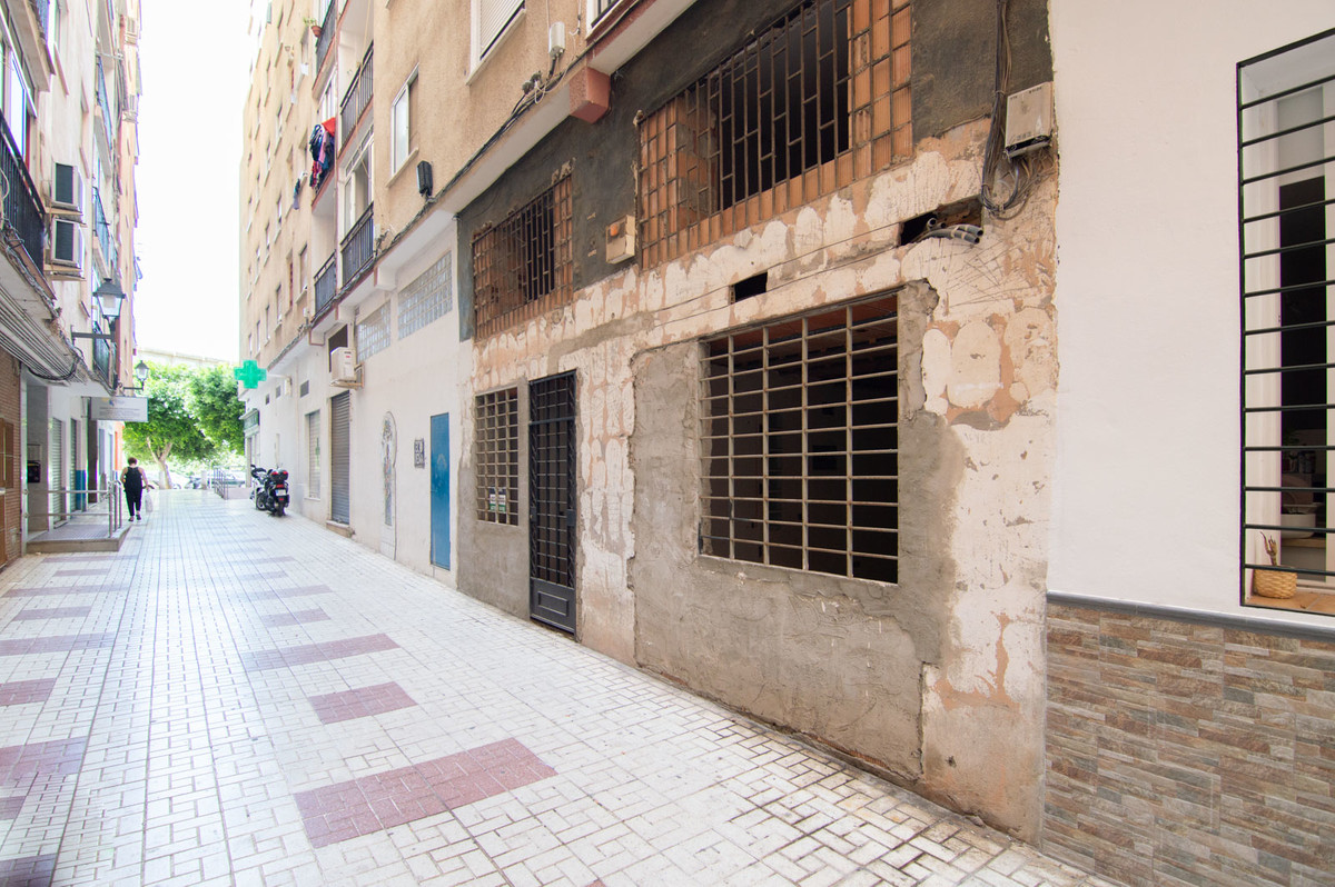 OPPORTUNITY! STUDY IN MALAGA TO REFORM


Studio house for sale located on the ground floor of the La, Spain