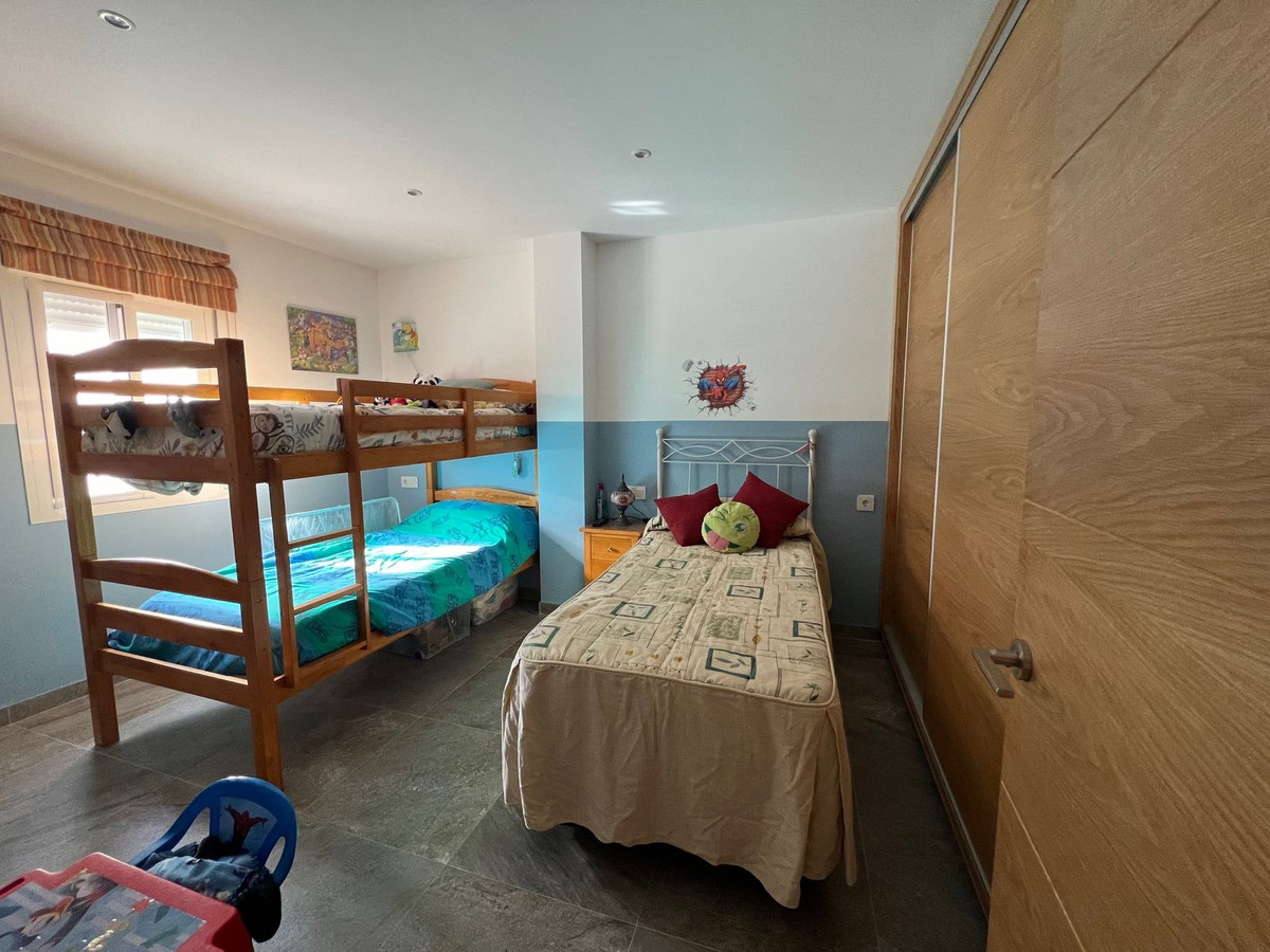 Unifamiliar con 4 Dormitorios en Venta Estepona