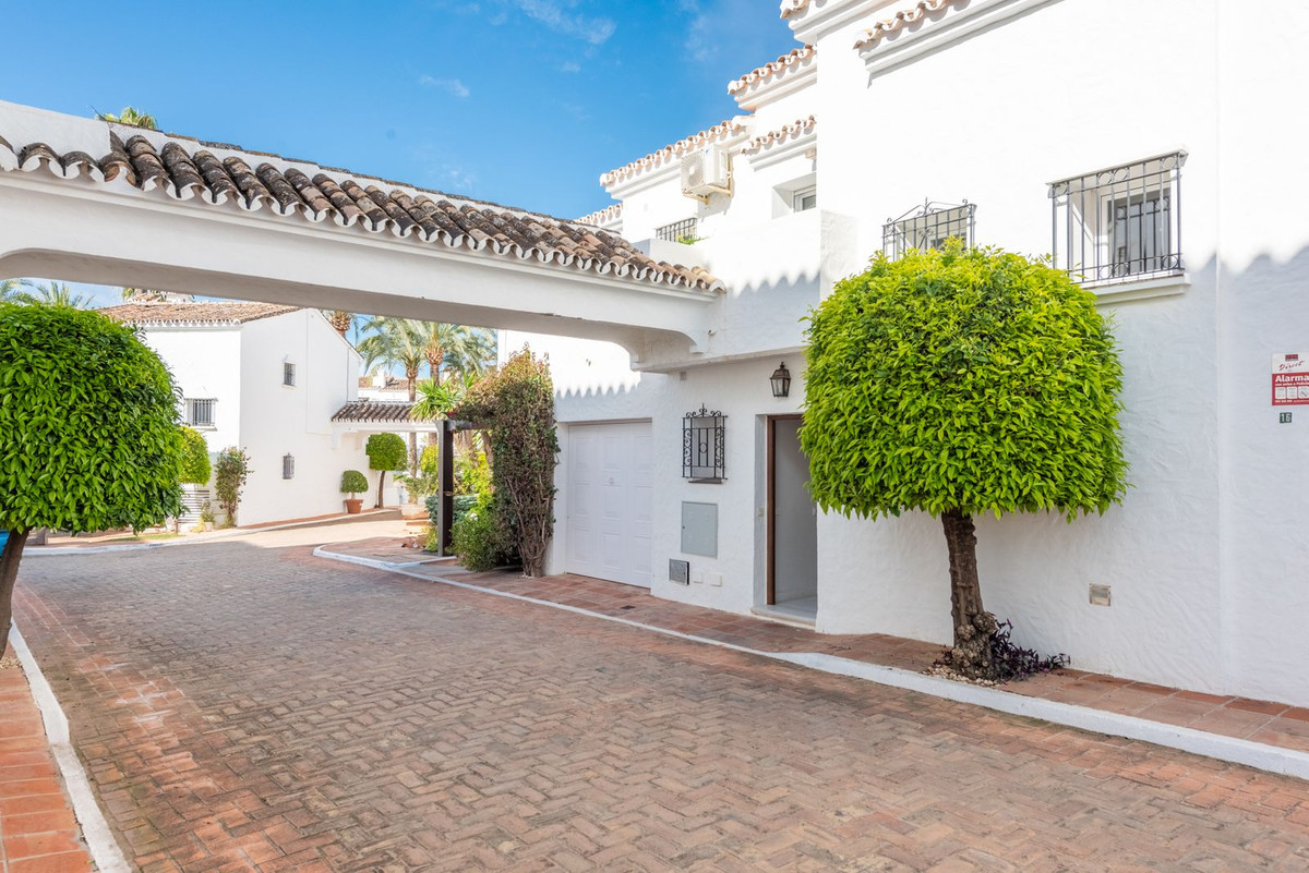 3 Bedroom Townhouse For Sale, Nueva Andalucía
