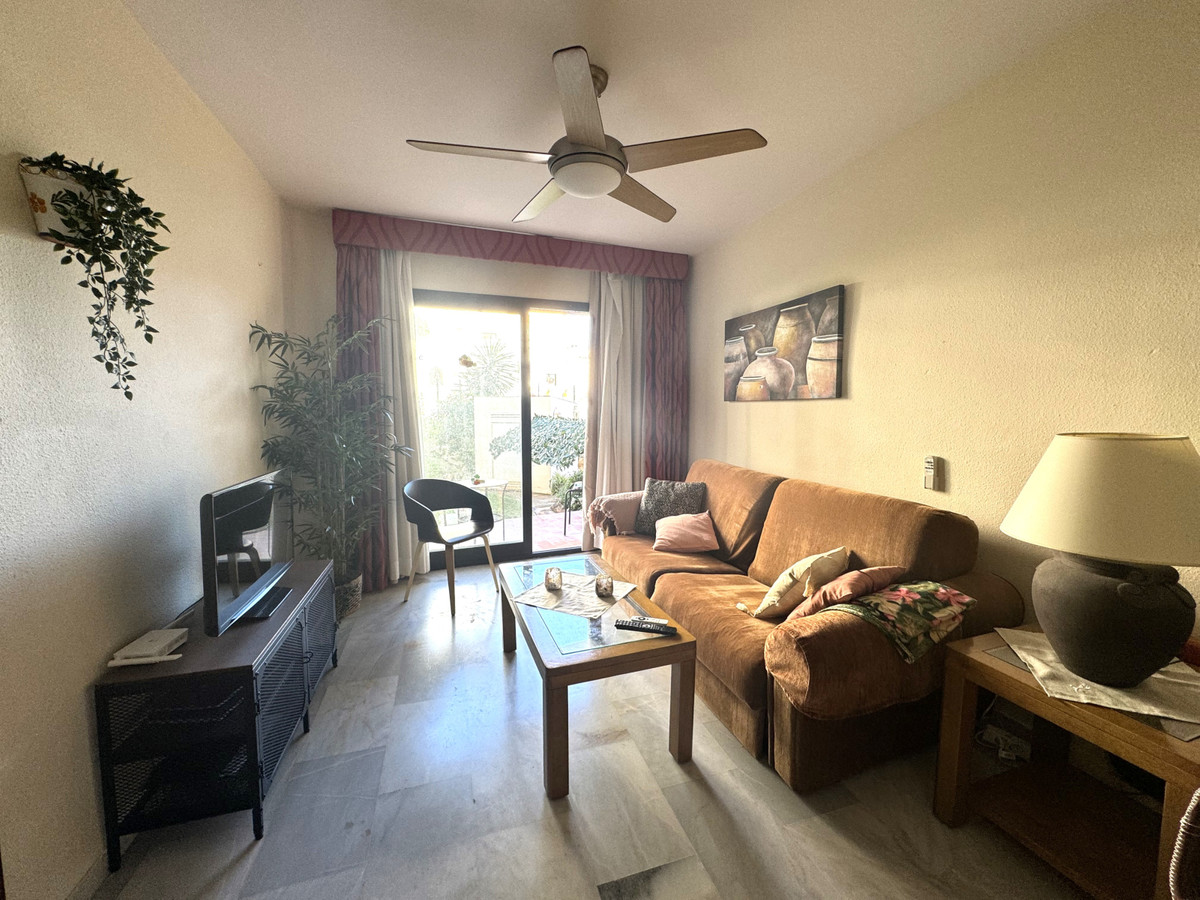 Middle Floor Apartment in Calahonda R4704436