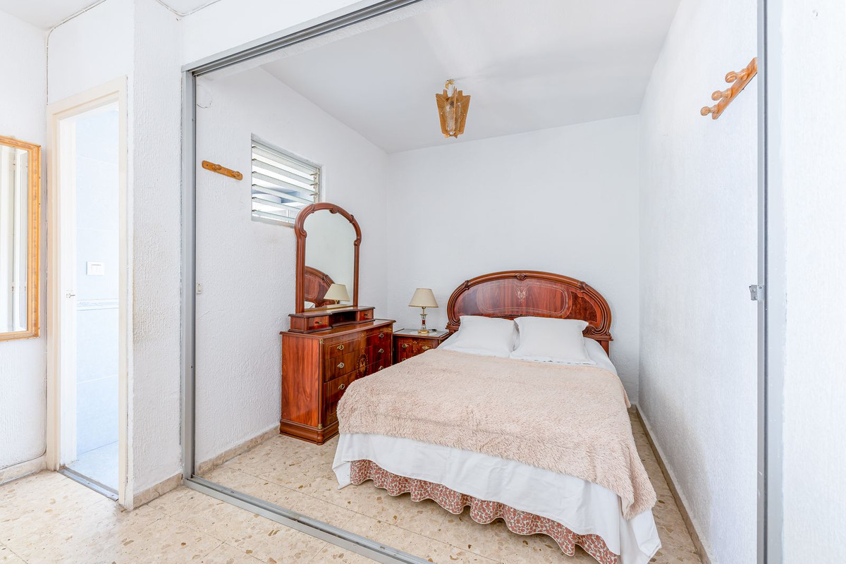 1 Bedroom Middle Floor Apartment For Sale Torremolinos, Costa del Sol - HP4093579