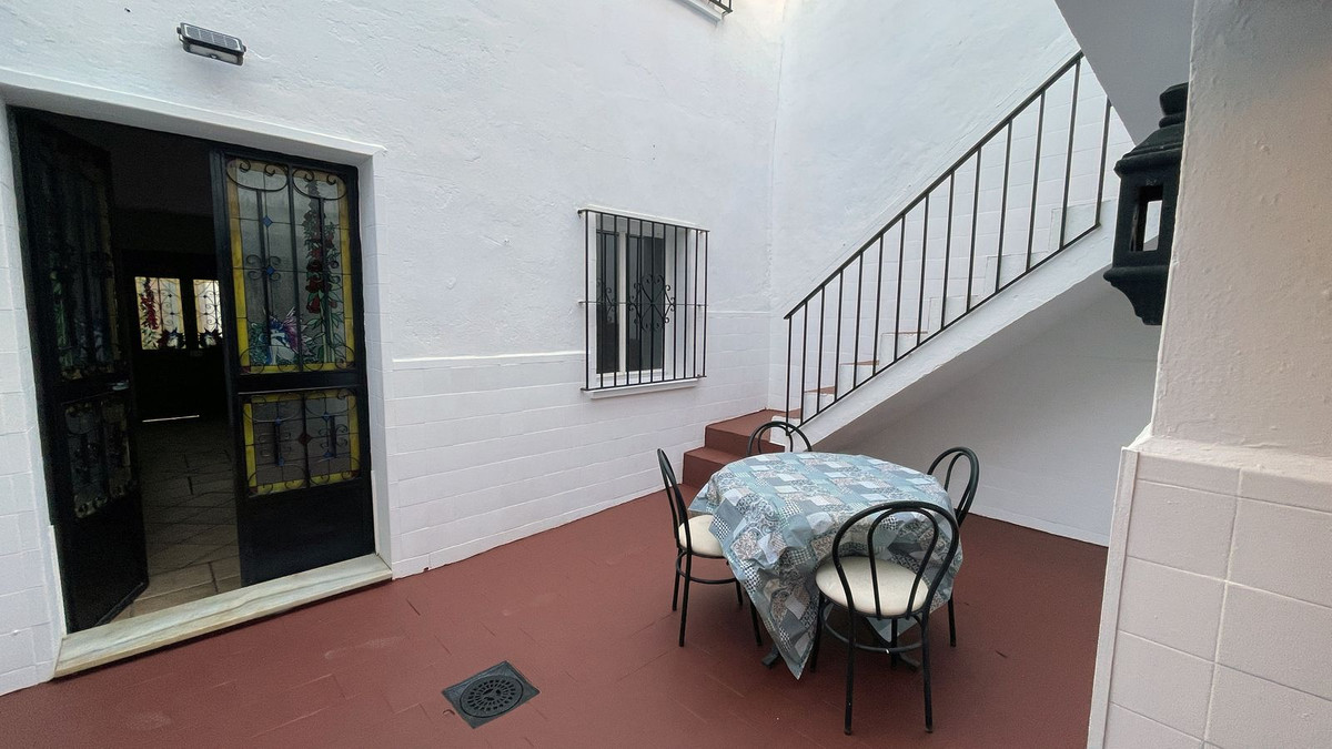 6 bedroom Townhouse For Sale in Alhaurín el Grande, Málaga
