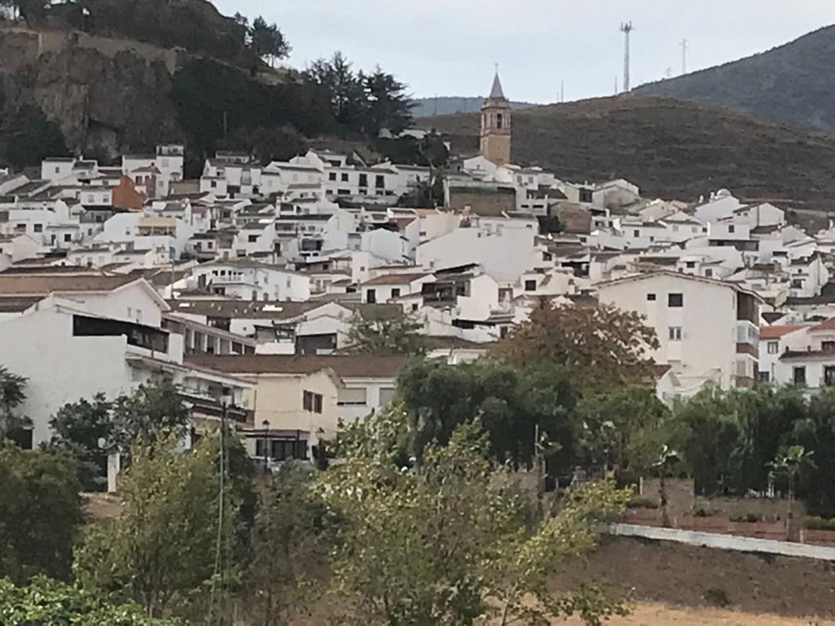 Ardales, Costa del Sol, Málaga, Espanja - Juoni - Asuin