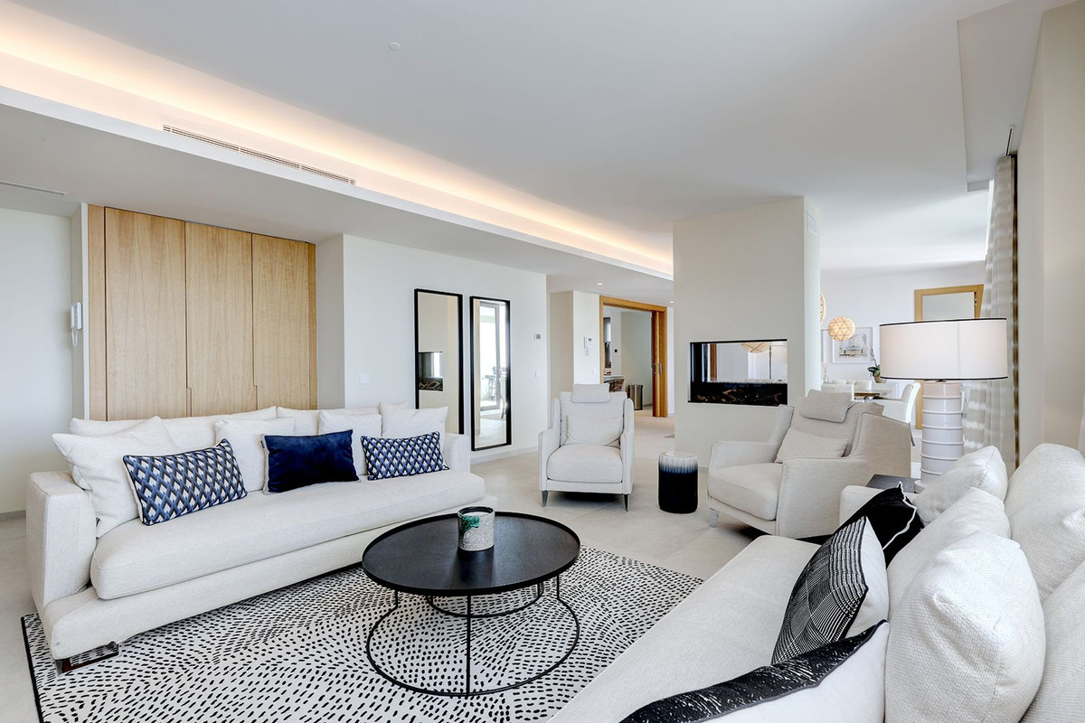 Middle Floor Apartment for sale in La Quinta R4301455
