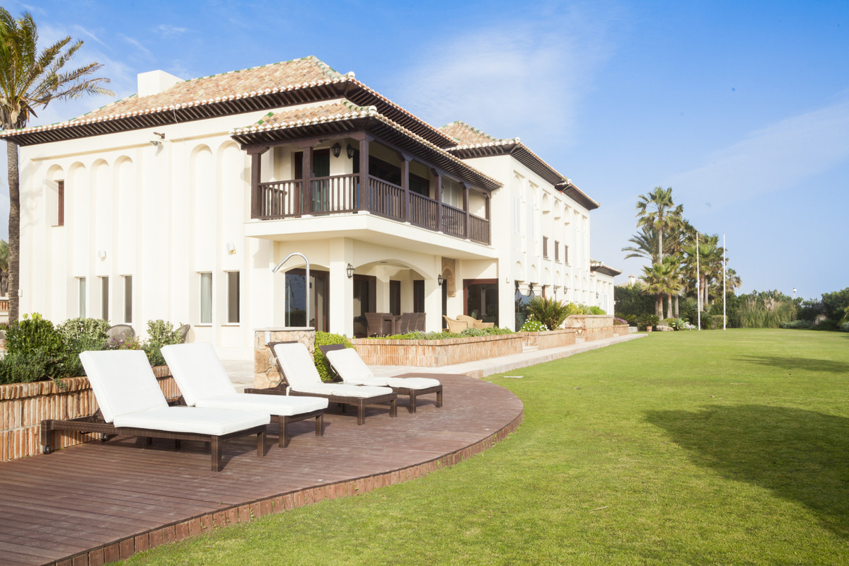 Villa te koop in Las Chapas R3480199