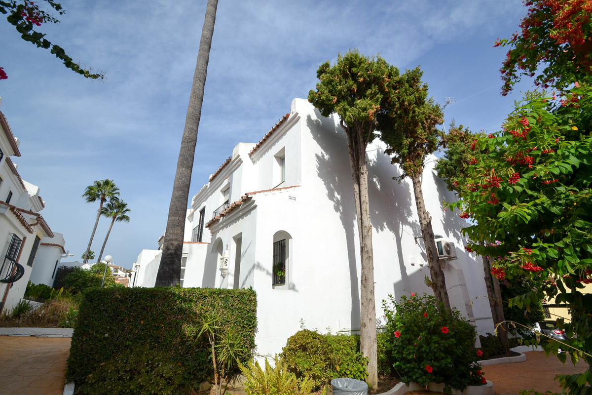 Townhouse Terraced in Atalaya, Costa del Sol
