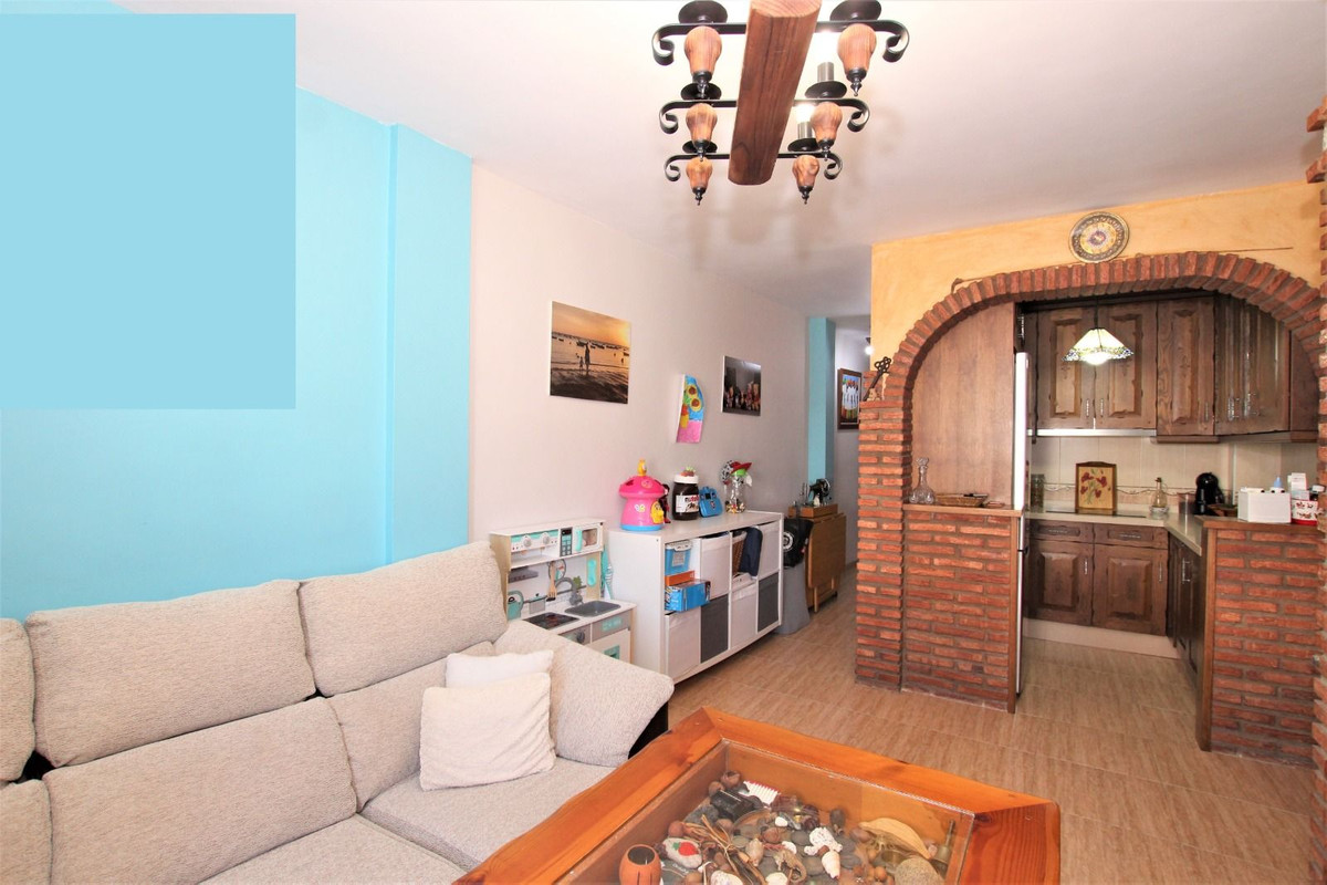 Very bright apartment in the center of Alhaurín de la Torre.