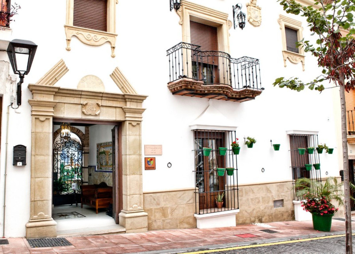 						 Hotel
													en venta 
																			 en Estepona
					