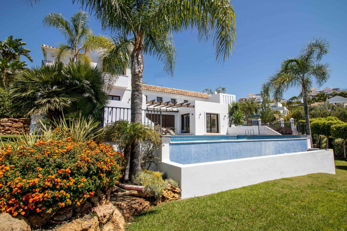 Detached Villa, Benahavis, Costa del Sol.
5 Bedrooms, 3 Bathrooms, Built 275 m², Terrace 102 m², Gar, Spain