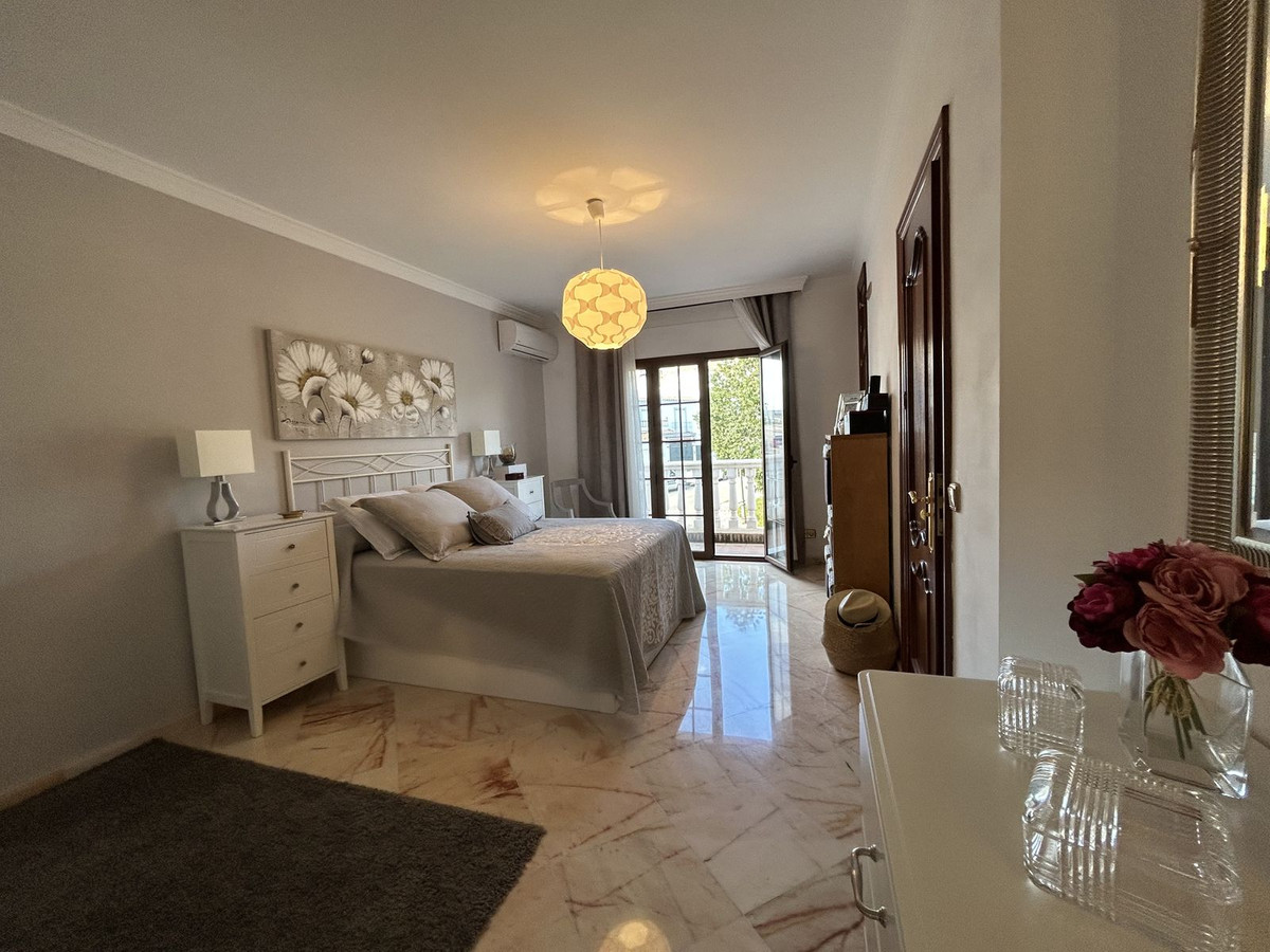 4 bedroom Townhouse For Sale in Cancelada, Málaga