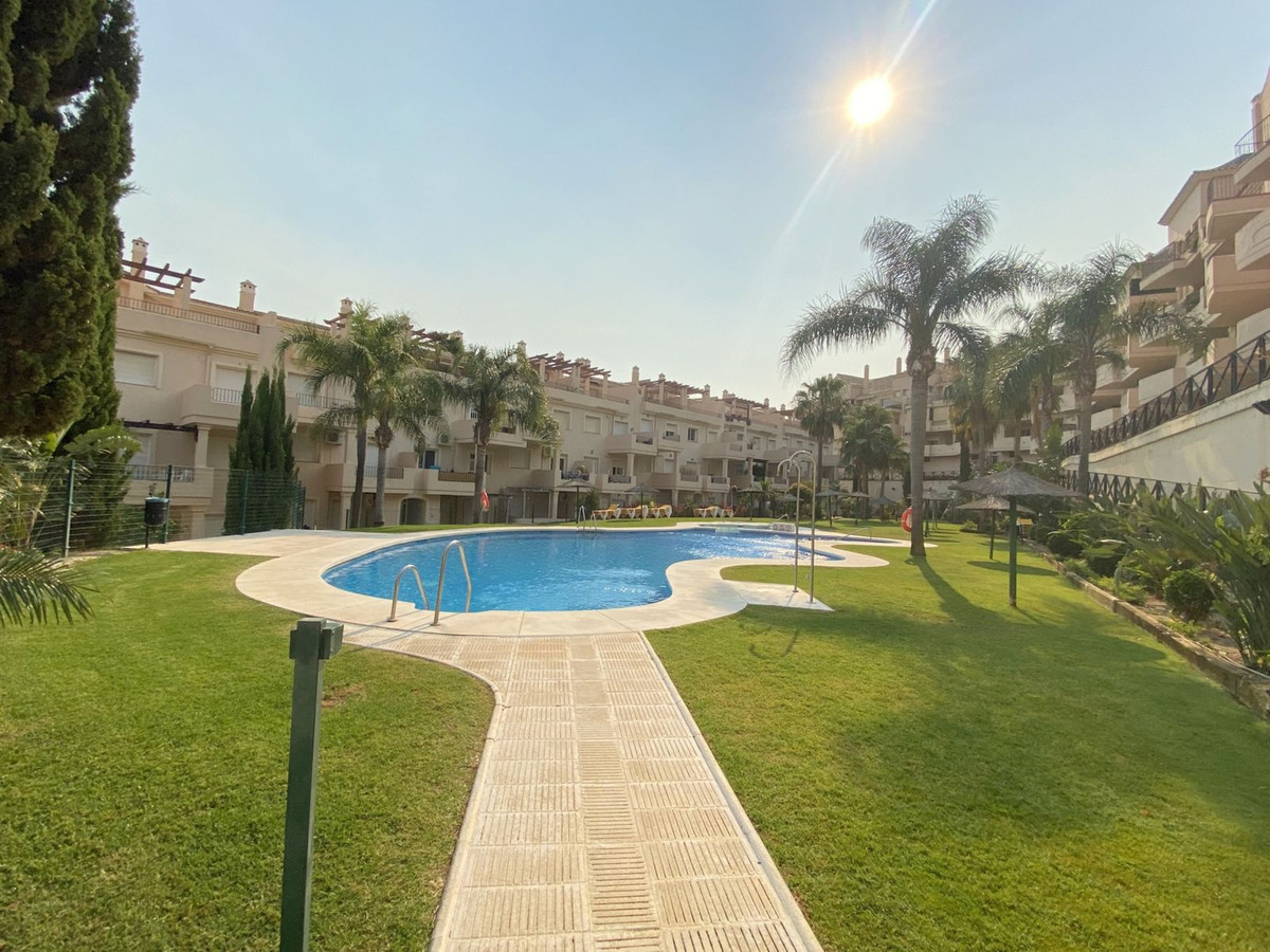 BARGAIN Duquesa Fairways is a long established, and wonderfully managed development in the Duquesa area.
