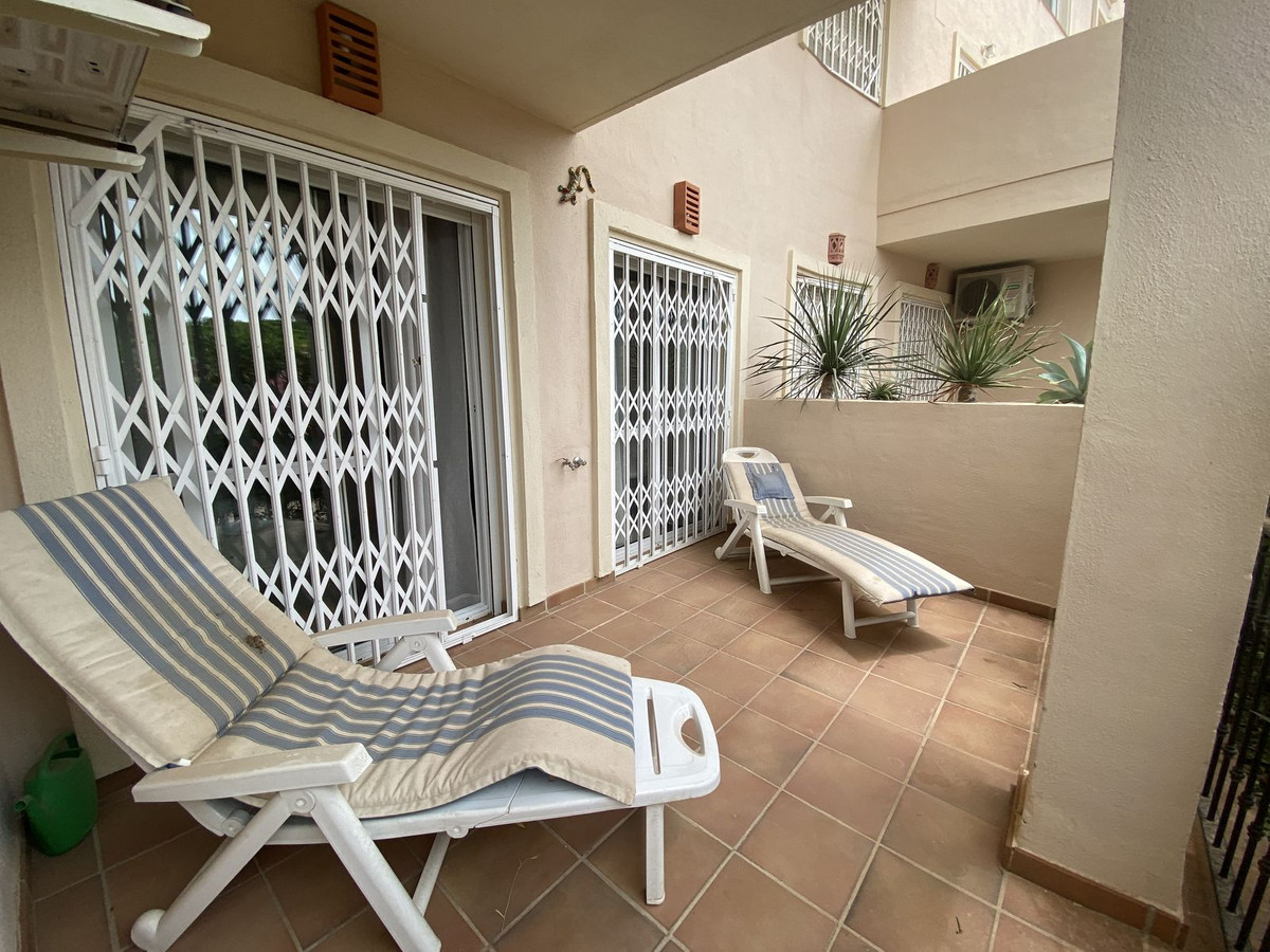 BARGAIN Duquesa Fairways is a long established, and wonderfully managed development in the Duquesa area.