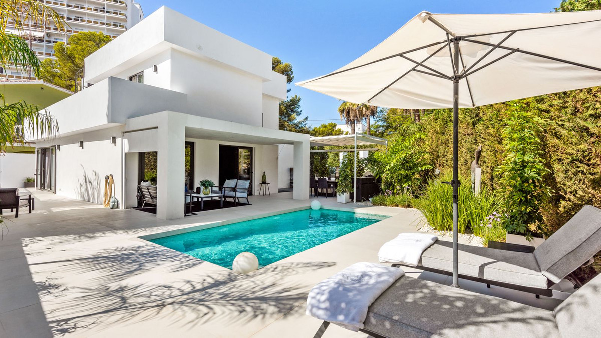 Detached Villa for sale in Nueva Andalucía R4167010
