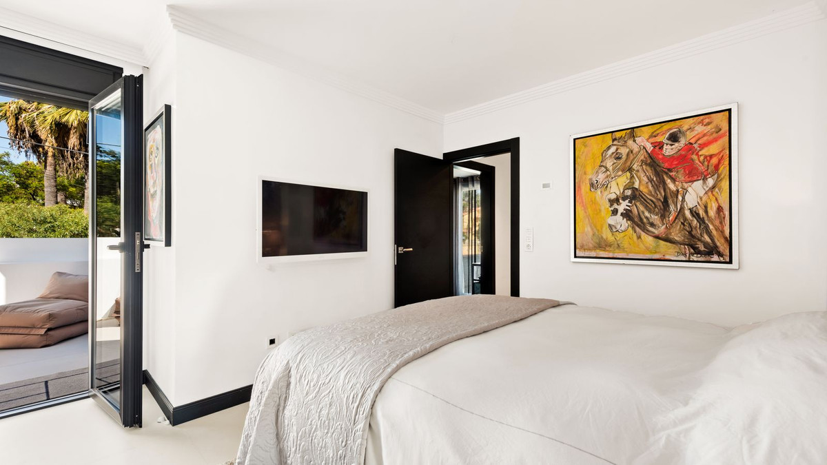 4 bedroom Villa For Sale in Nueva Andalucía, Málaga - thumb 17