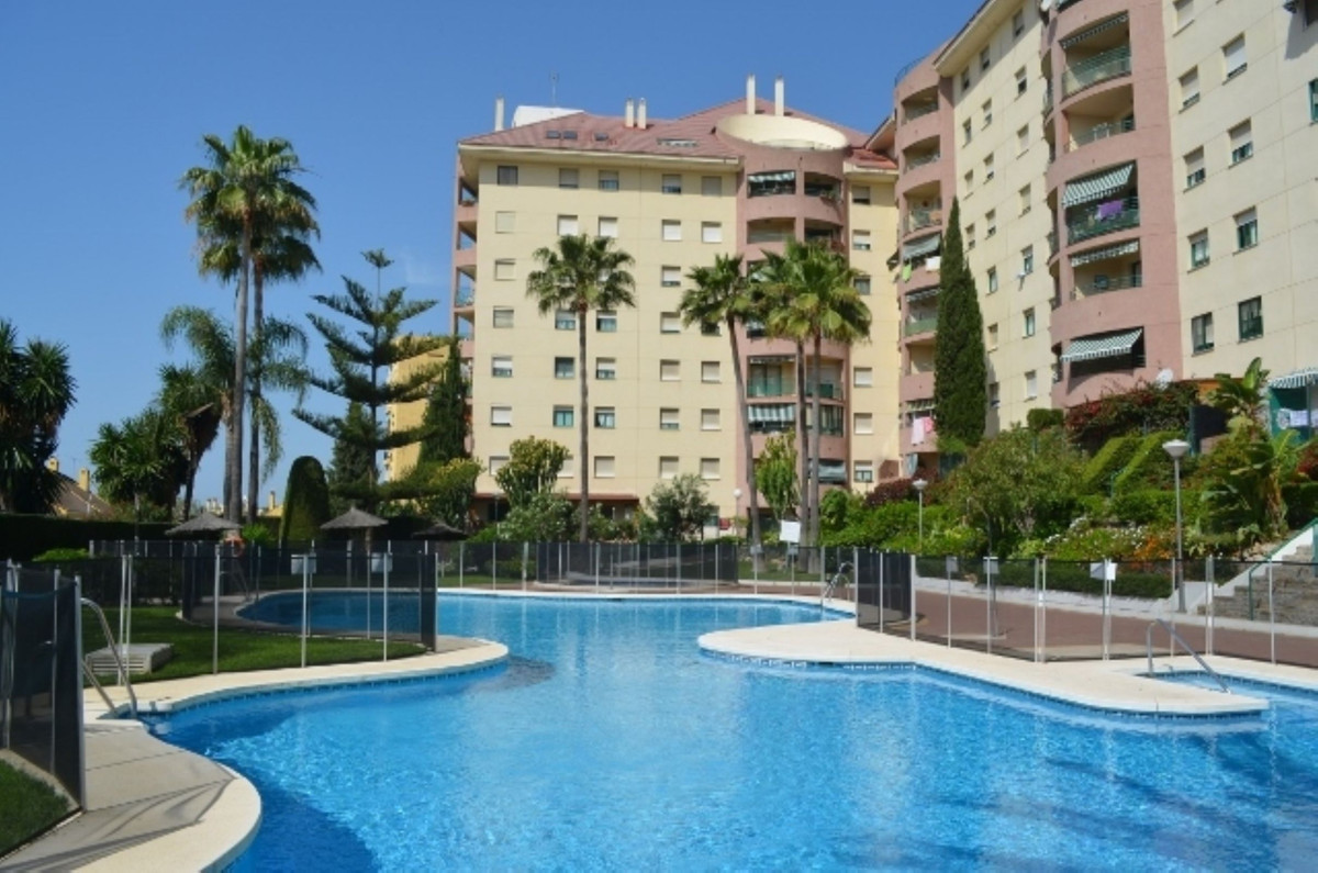 Middle Floor Apartment for sale in Marbella R3930790